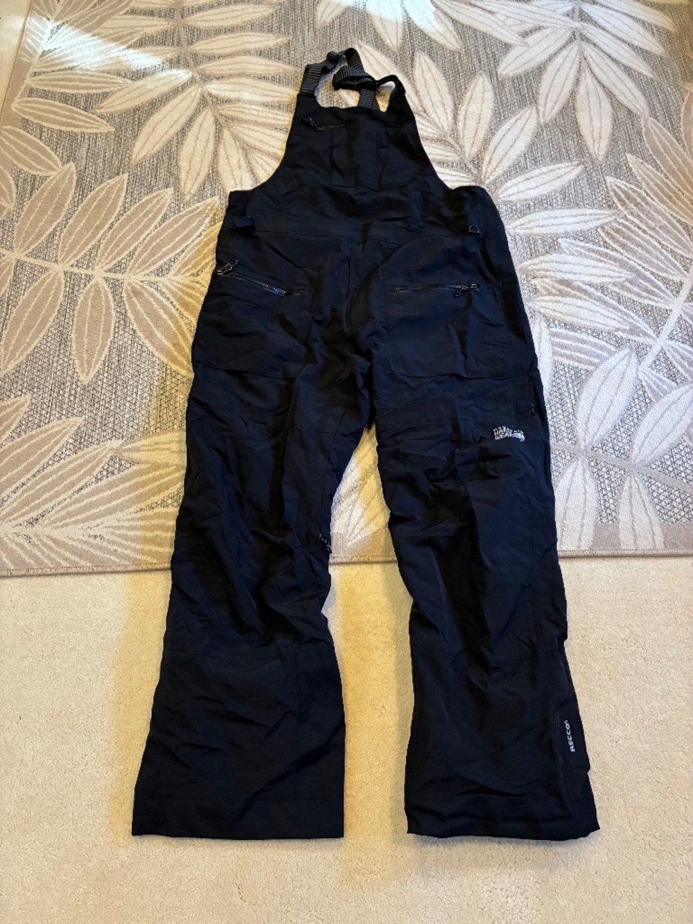 Mountain hardware ( snowboard ski pants) first track bibs men’s XL( like new)